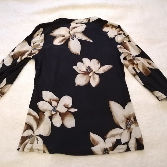 Floral, navy blue and beige zip-up blouse, size medium - Picture 5 of 11